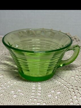 Vintage 1930s Anchor Hocking Uranium Glass Circle Cup – Glows Under UV!